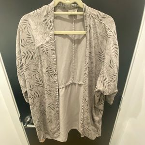 Really cute kimono. Never worn. NWOT